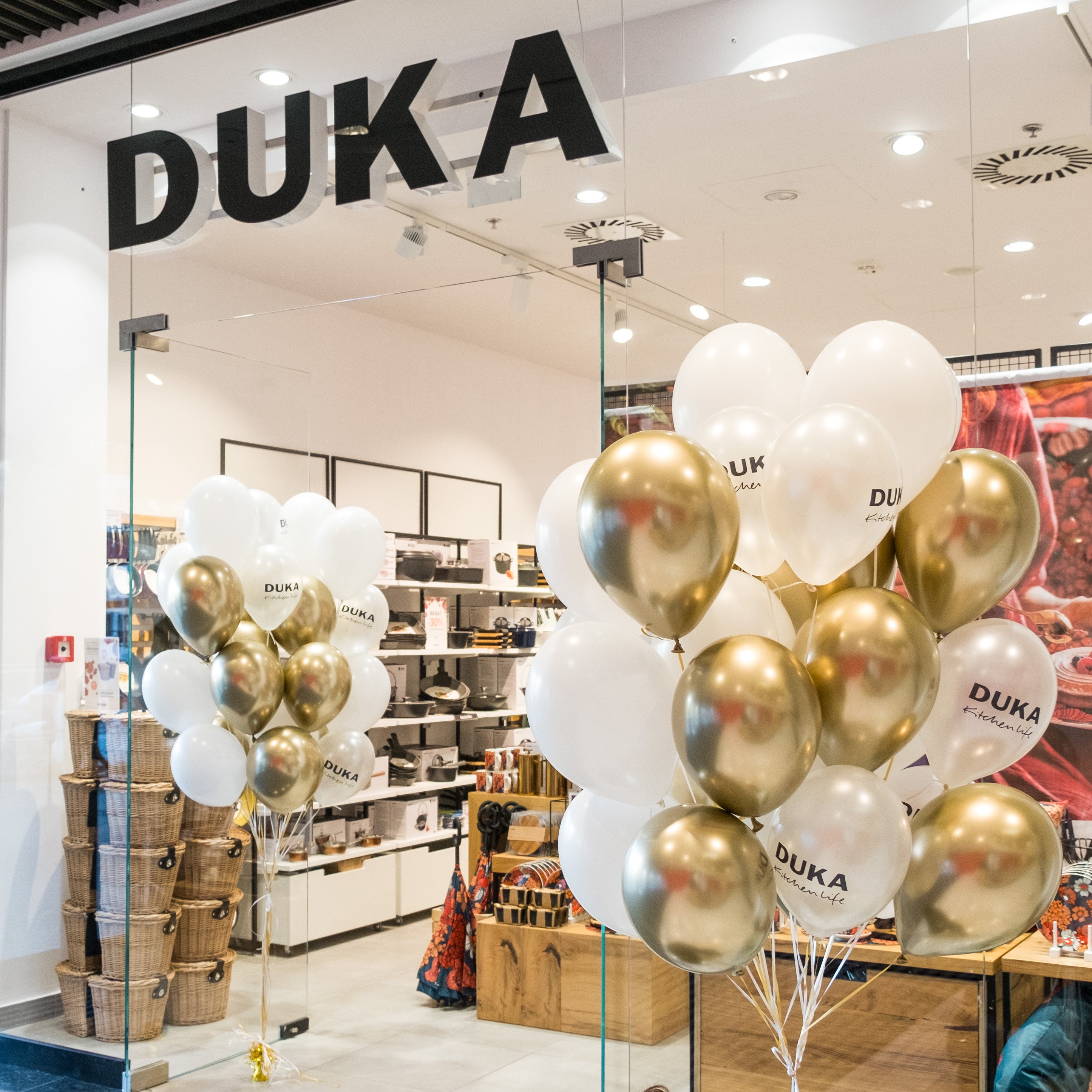 Balony z logo z helem dostawa warszawa złote i białe dla DUKA