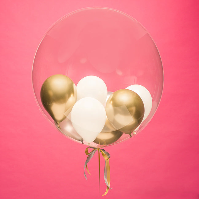 Balon przeźroczysty z balonikami w środku