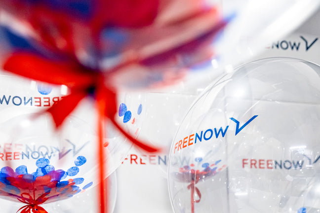 Innowacyjne Zaproszenie od FreeNow: Lot Balonem nad Warszawą z Unikatowym Balonem z Helem jako Nośnik Wiadomości