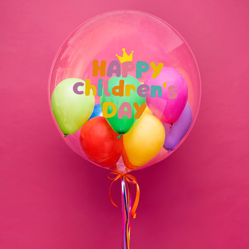 Balon z kolorowymi balonikami w środku