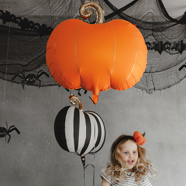 Balon foliowy z helem, PartyDeco, 39cm - Dynia w kremowo-czarne paski i złotym ogonkiem