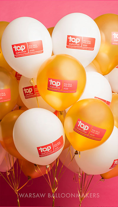 Złote i białe balony z czerwonym logo Top Employer Polska 2020